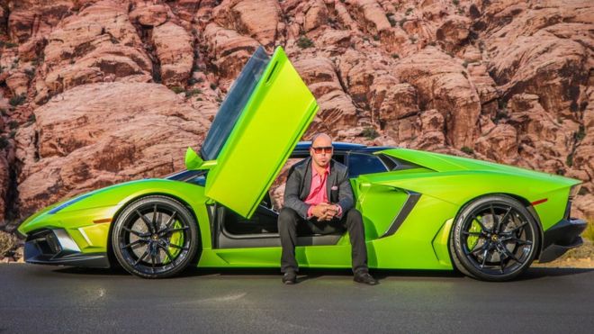 Dropshipping: The hustlers making millions from goods they never handle